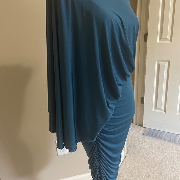 Jun & Min Elegant One Shoulder Dress - Picture 2 of 8